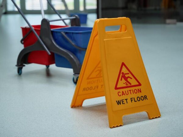 Home 2 When Should Wichita, KS Businesses Outsource Commercial Cleaning Services?